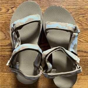 Teva platform sandals sz 8 tan/white